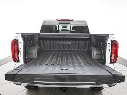Used 2024 GMC Sierra 1500 AT4 w/ AT4 Preferred Package AWD/4WD image 16