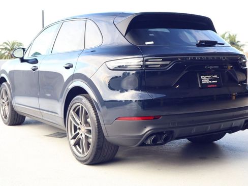 Certified 2023 Porsche Cayenne Platinum Edition image 3