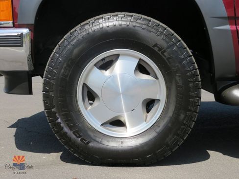 Used 1999 Chevrolet Suburban 4WD w/ Preferred Equipment Group 3 image 19