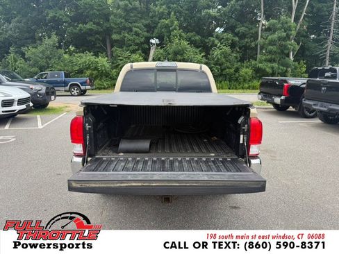 Used 2016 Toyota Tacoma SR5 w/ SR5 Appearance Package (SN) AWD/4WD image 10
