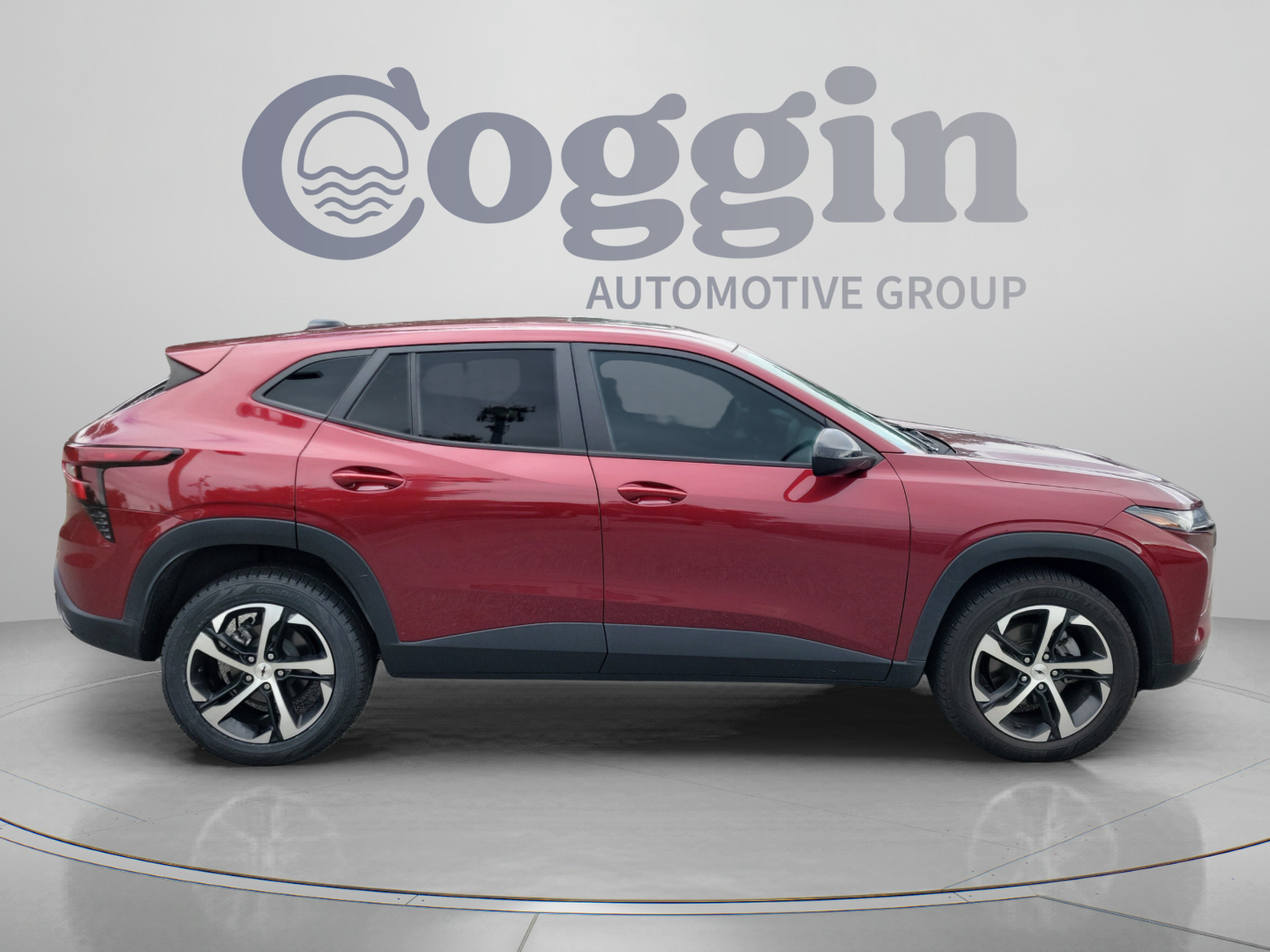Used 2024 Chevrolet Trax RS w/ Sunroof Package FWD image 4