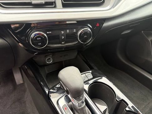 Used 2024 Chevrolet Trax LT FWD image 17