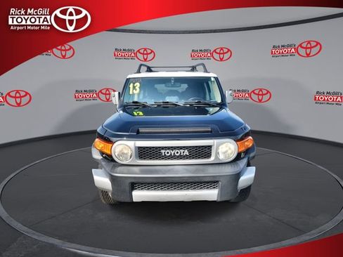 Used 2013 Toyota FJ Cruiser 4WD w/ Upgrade Pkg image 3