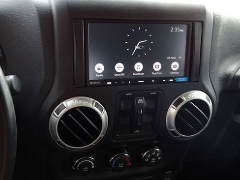 Used 2016 Jeep Wrangler Unlimited Sahara w/ Connectivity Group image 28