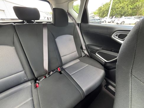 Used 2025 Kia Soul LX w/ LX Technology Package FWD image 35