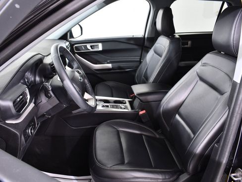 Used 2023 Ford Explorer XLT w/ Equipment Group 202A image 6