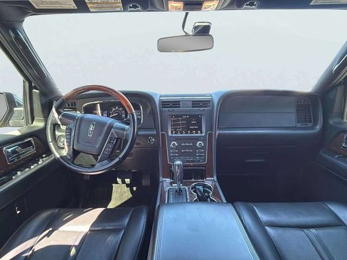 Used 2017 Lincoln Navigator Select AWD/4WD image 9