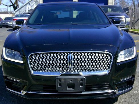 Used 2018 Lincoln Continental Select w/ Continental Climate Package AWD/4WD image 3