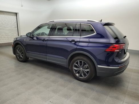 Used 2022 Volkswagen Tiguan SE w/ Panoramic Sunroof Package FWD image 3