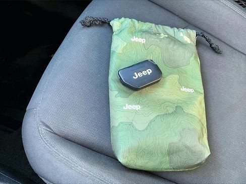 Used 2021 Jeep Gladiator Willys image 35