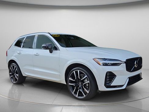 Used 2024 Volvo XC60 T8 Ultimate w/ Protection Package Premier AWD/4WD image 9