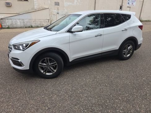 Used 2017 Hyundai Santa Fe Sport AWD/4WD image 2