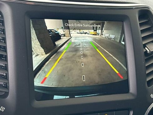 New 2023 Jeep Cherokee Altitude Lux image 20