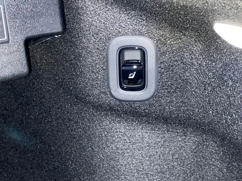 Certified 2024 Mercedes-Benz CLE 300 4MATIC Cabriolet image 18