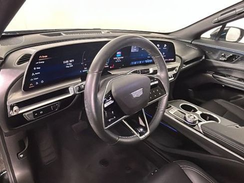 Used 2024 Cadillac Lyriq Luxury AWD/4WD image 14