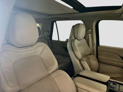 Used 2019 Lincoln Navigator Reserve AWD/4WD image 31