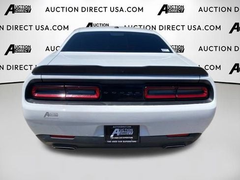Used 2022 Dodge Challenger SXT w/ Driver Convenience Group RWD image 5