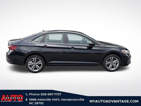 Used 2024 Volkswagen Jetta SE FWD image 2
