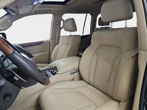Used 2021 Lexus LX 570 4WD w/ Luxury Package image 18