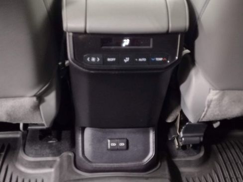 Used 2022 Toyota Highlander XLE image 39