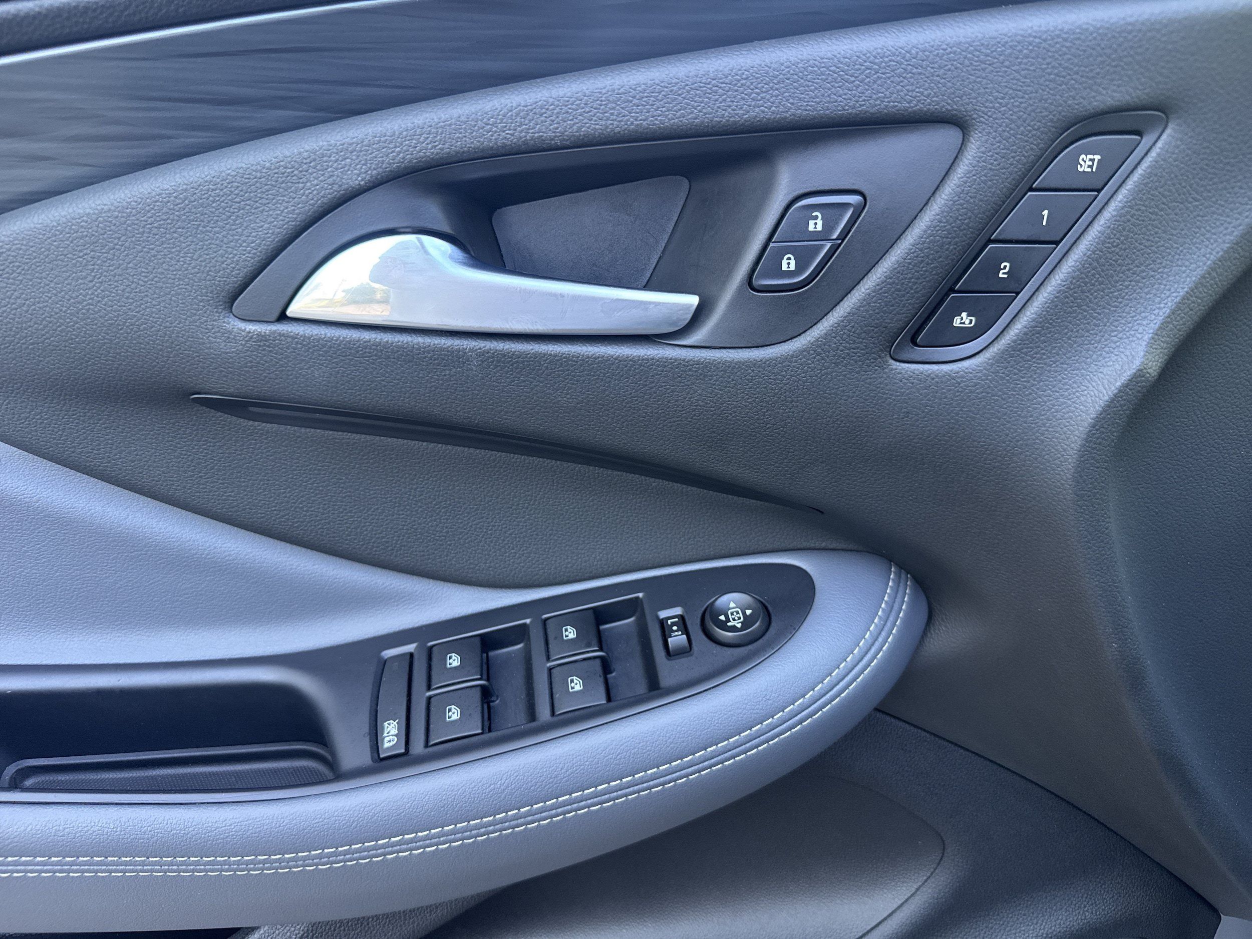 Used 2020 Buick Envision Essence AWD/4WD image 8