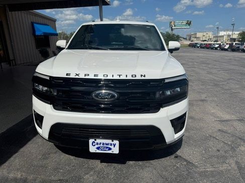 Used 2023 Ford Expedition Limited RWD image 3