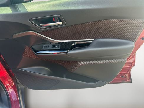 Used 2019 Toyota C-HR Limited FWD image 26
