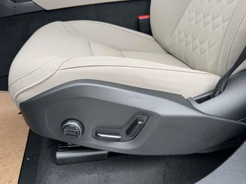 New 2026 Volvo XC90 T8 Plus w/ Protection Package Premier image 17