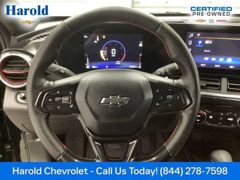 Certified 2025 Chevrolet Trax RS FWD image 19