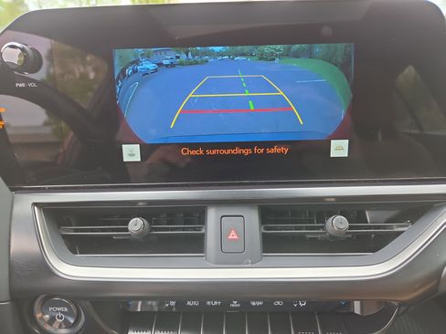 Used 2024 Lexus UX 250h AWD w/ Premium Package image 23