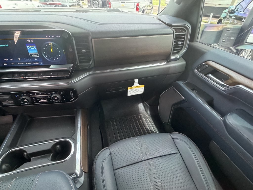 Used 2024 Chevrolet Silverado 3500 High Country w/ High Country Premium Package AWD/4WD image 16