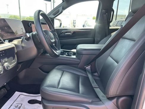 Used 2025 Chevrolet Tahoe LT AWD/4WD image 15