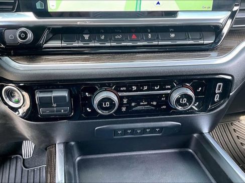 Used 2025 Chevrolet Silverado 2500 LT w/ Convenience Package AWD/4WD image 17