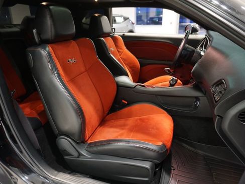 Used 2015 Dodge Challenger R/T Plus image 33