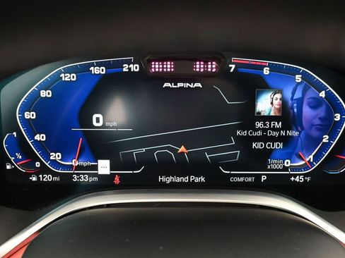 Used 2022 BMW ALPINA B7 xDrive w/ Luxury Rear Seating Package image 12