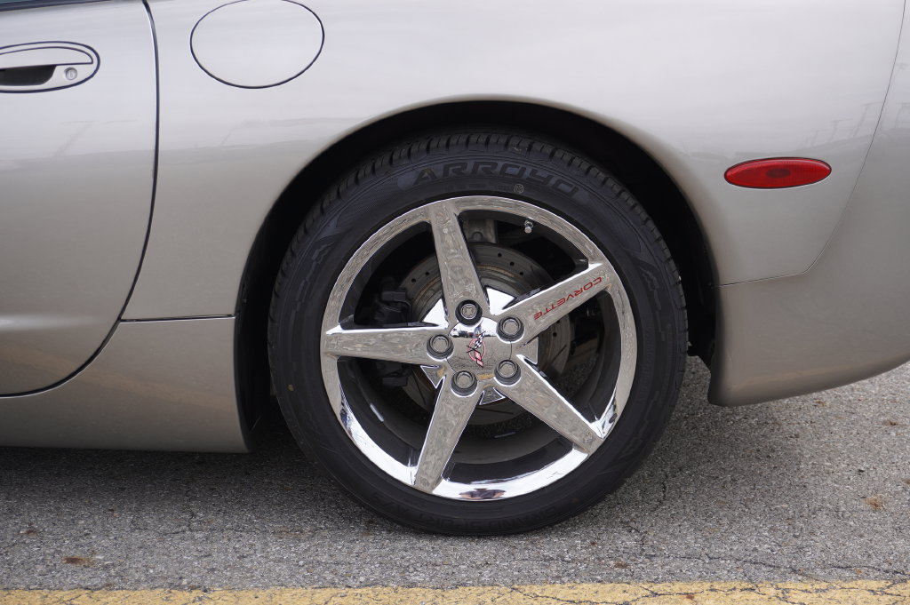 Used 2001 Chevrolet Corvette Convertible w/ Preferred Equipment Group2 RWD image 12
