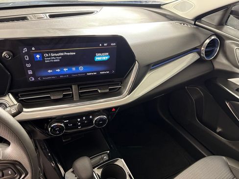 Used 2025 Chevrolet Trax LT FWD image 29