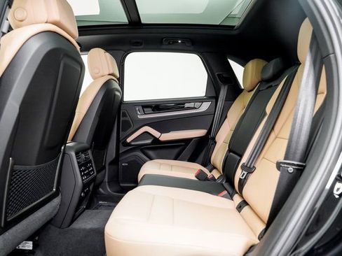 New 2026 Porsche Cayenne image 27