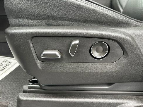 Used 2024 GMC Yukon Denali w/ Denali Reserve Package image 23