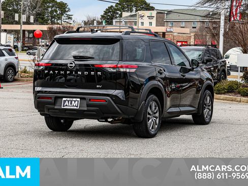 Used 2024 Nissan Pathfinder SV image 5