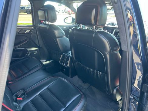 Used 2018 Porsche Macan GTS AWD/4WD image 47