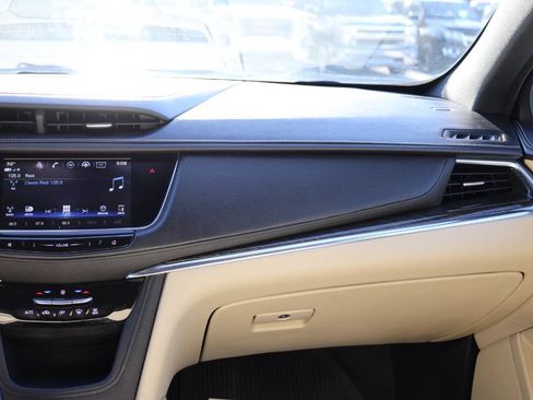 Used 2018 Cadillac XT5 FWD image 24