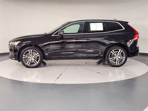Used 2018 Volvo XC60 T6 Momentum w/ Convenience Package image 5