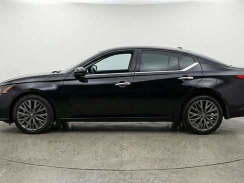 Used 2025 Nissan Altima 2.5 SV FWD image 5