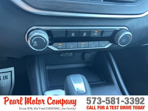 Used 2025 Nissan Altima 2.5 SV FWD image 17