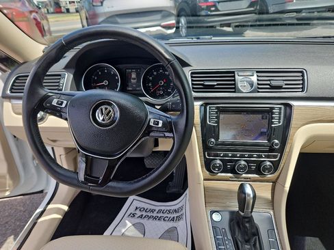 Used 2017 Volkswagen Passat 1.8T SE FWD image 25