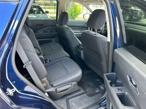 Used 2024 Nissan Pathfinder SV FWD image 9