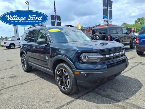 Used 2023 Ford Bronco Sport Outer Banks w/ Tech Package AWD/4WD image 3