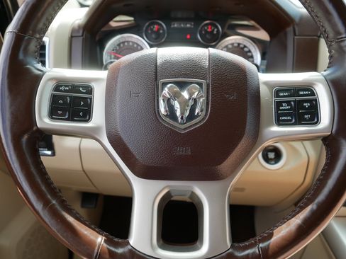 Used 2018 RAM 1500 Laramie w/ Convenience Group AWD/4WD image 25