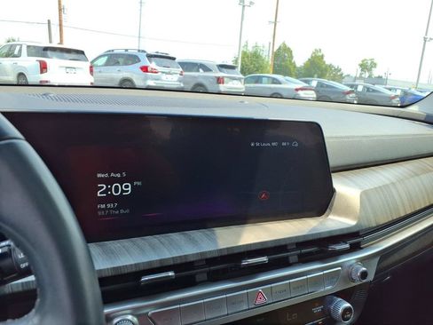 Used 2024 Kia Telluride EX w/ EX Captain's Chair Package FWD image 11
